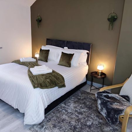 Comfortable 3 Bedrooms Leeds Beach House - Ideal For Family And Contractors - Free Parking For 2 Cars Bagian luar foto
