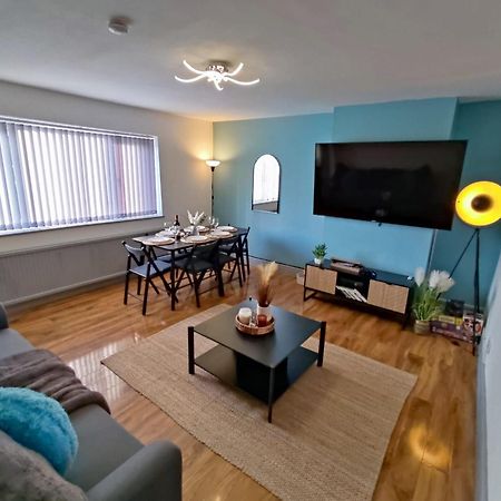 Comfortable 3 Bedrooms Leeds Beach House - Ideal For Family And Contractors - Free Parking For 2 Cars Bagian luar foto