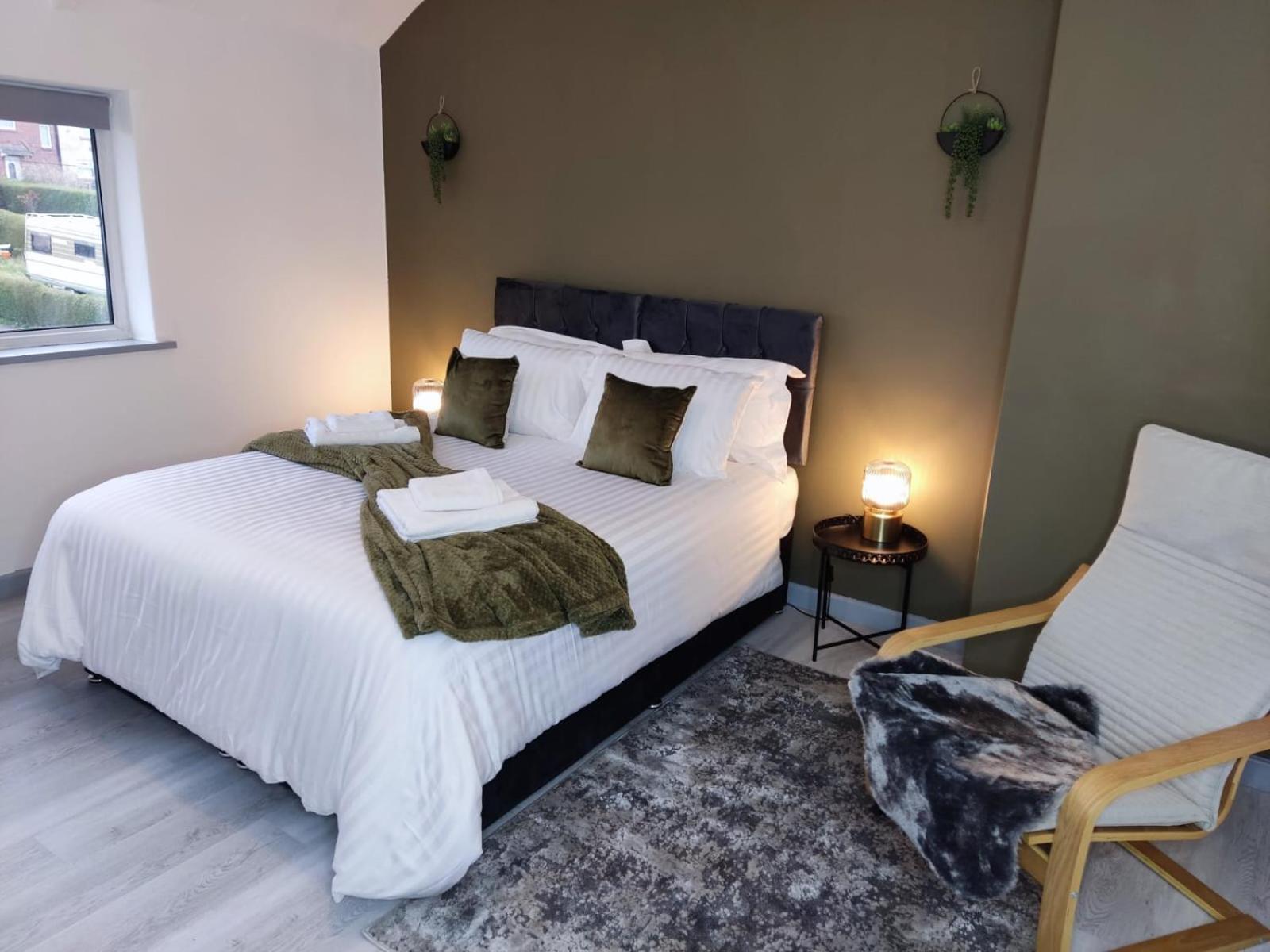 Comfortable 3 Bedrooms Leeds Beach House - Ideal For Family And Contractors - Free Parking For 2 Cars Bagian luar foto