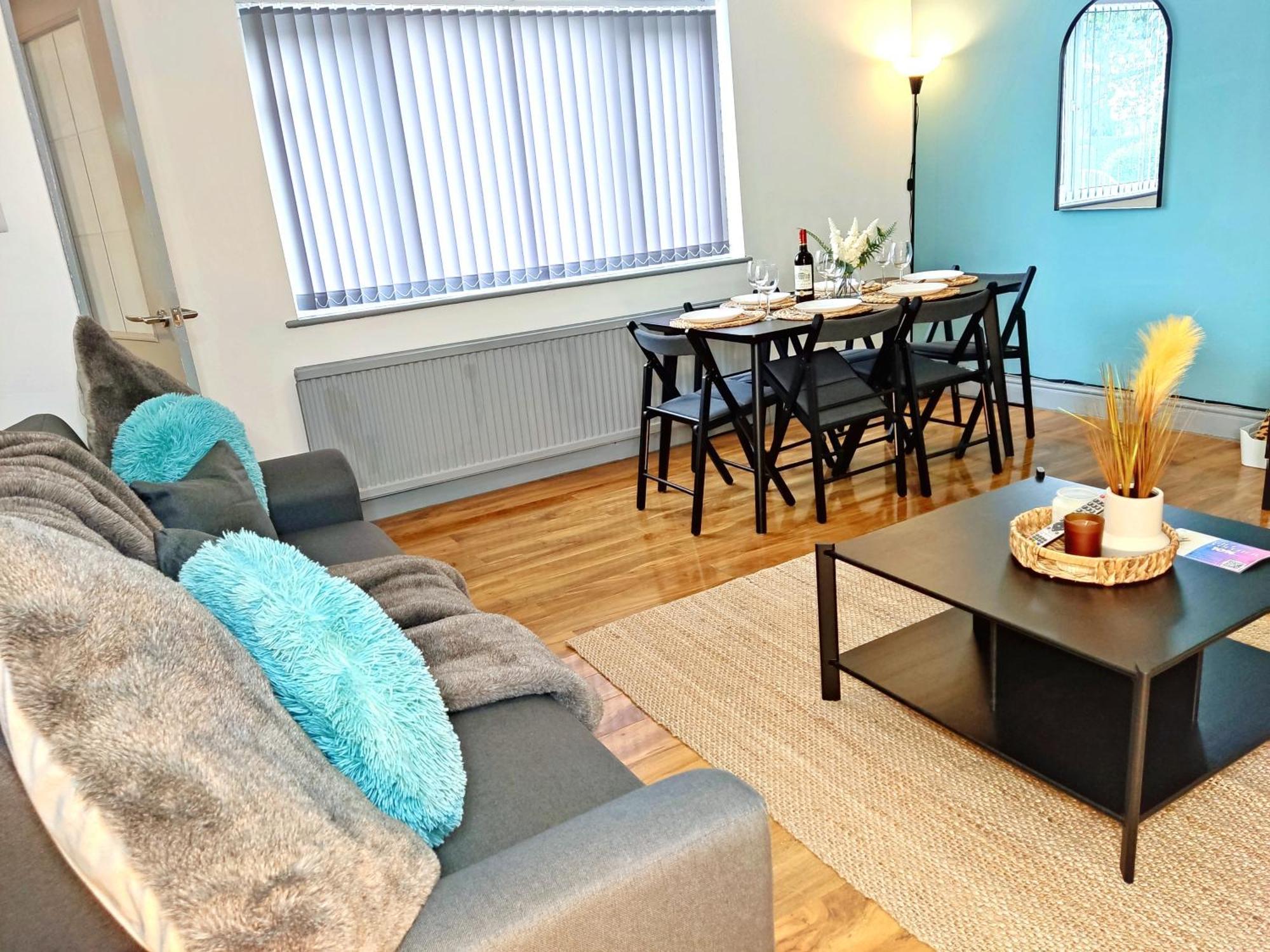 Comfortable 3 Bedrooms Leeds Beach House - Ideal For Family And Contractors - Free Parking For 2 Cars Bagian luar foto