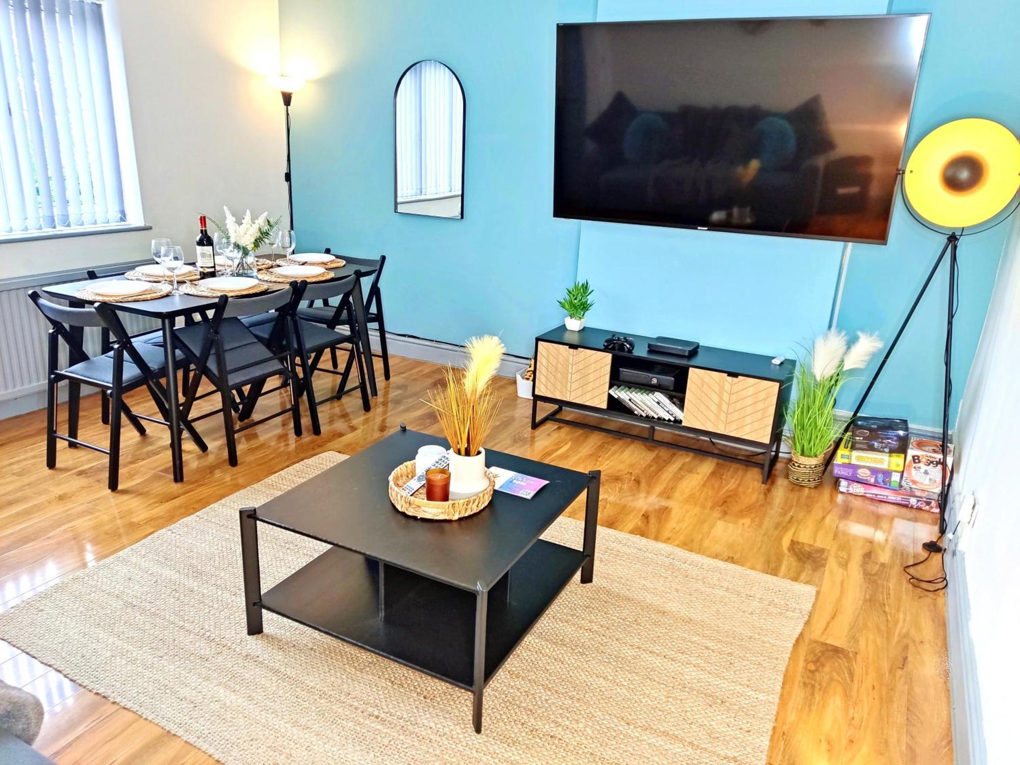 Comfortable 3 Bedrooms Leeds Beach House - Ideal For Family And Contractors - Free Parking For 2 Cars Bagian luar foto