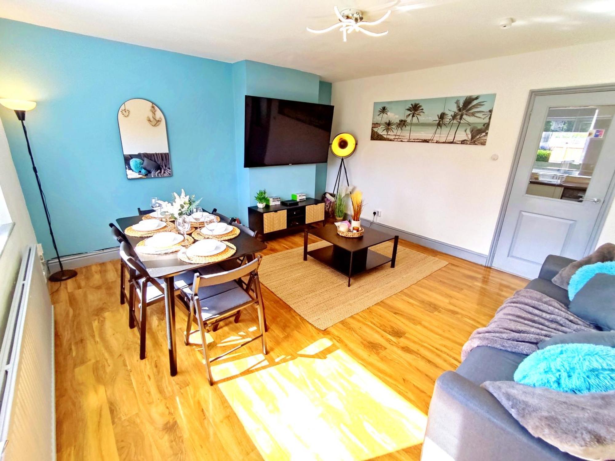 Comfortable 3 Bedrooms Leeds Beach House - Ideal For Family And Contractors - Free Parking For 2 Cars Bagian luar foto