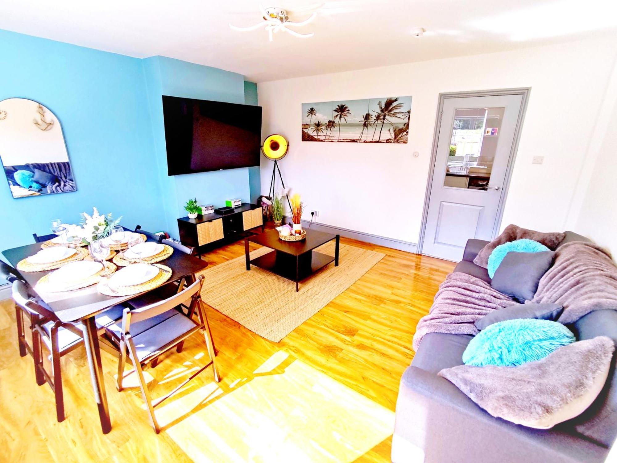 Comfortable 3 Bedrooms Leeds Beach House - Ideal For Family And Contractors - Free Parking For 2 Cars Bagian luar foto