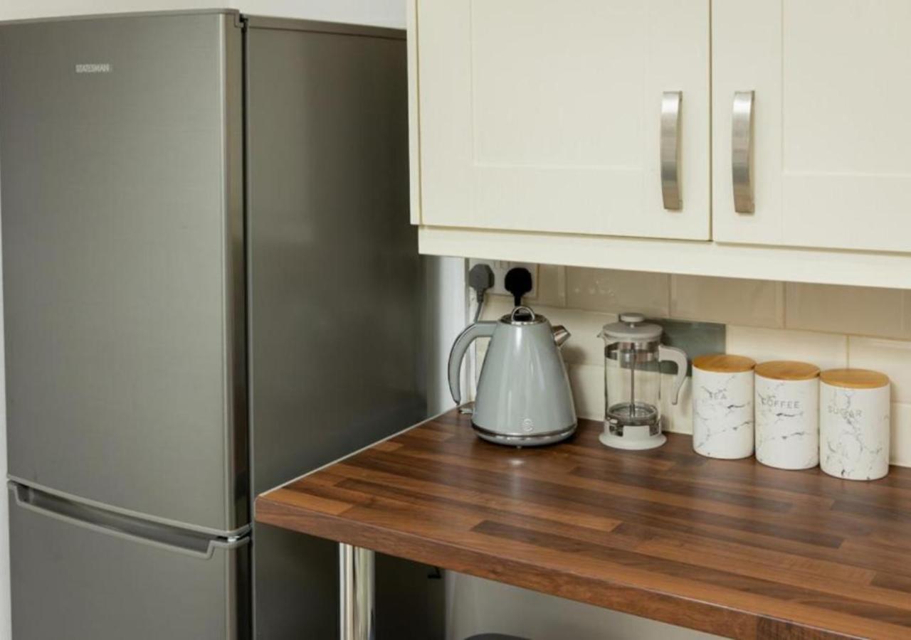 Comfortable 3 Bedrooms Leeds Beach House - Ideal For Family And Contractors - Free Parking For 2 Cars Bagian luar foto