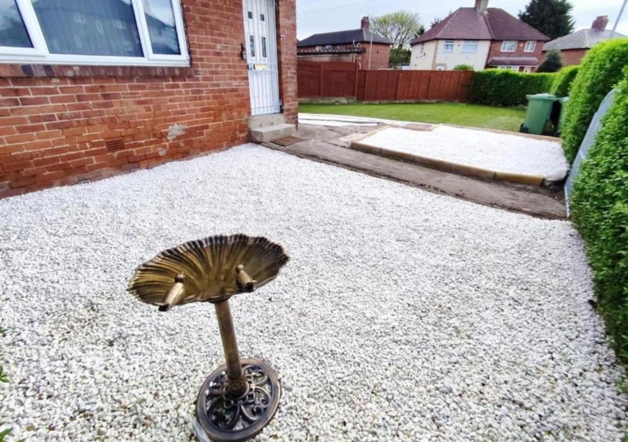 Comfortable 3 Bedrooms Leeds Beach House - Ideal For Family And Contractors - Free Parking For 2 Cars Bagian luar foto