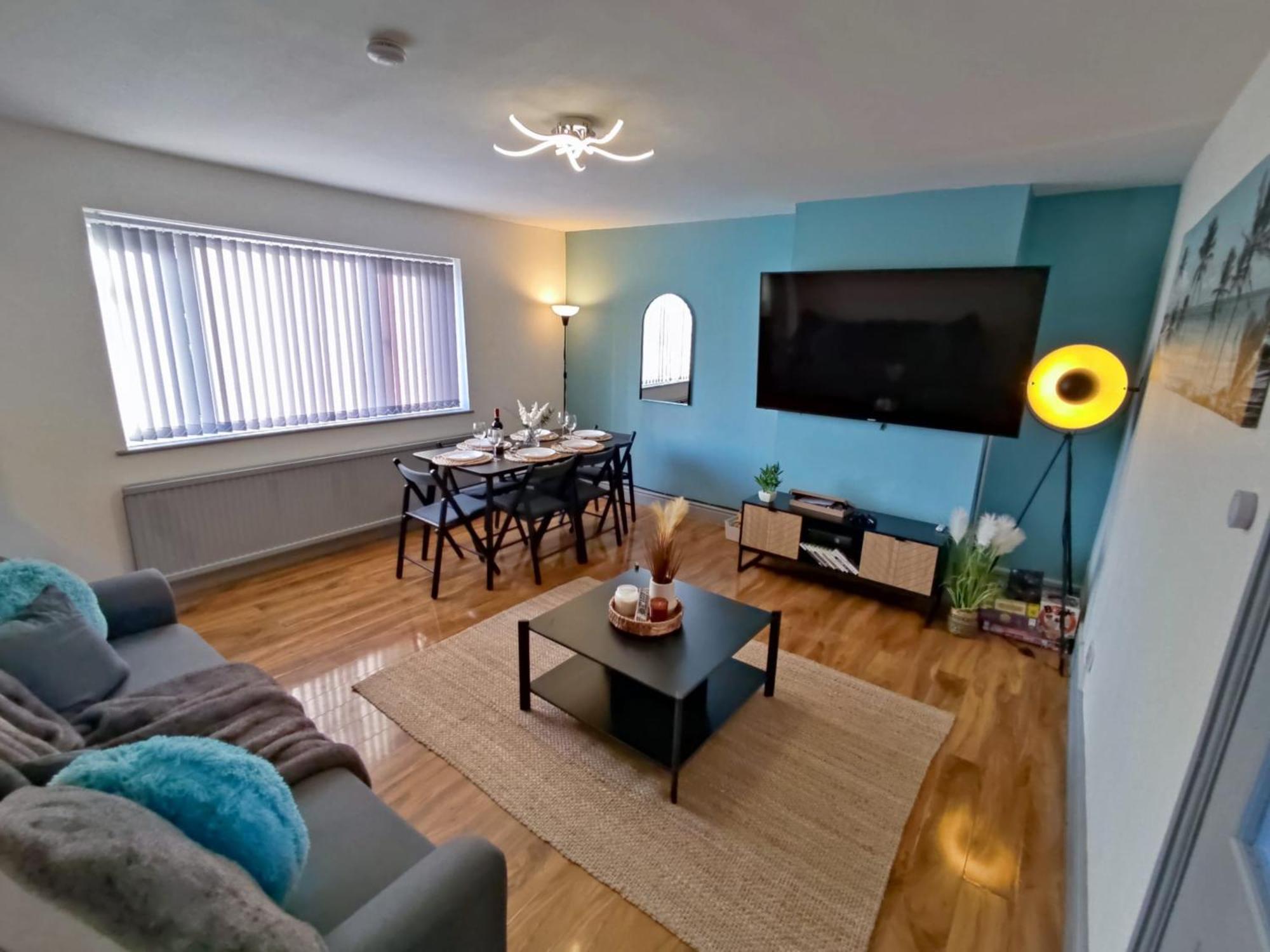 Comfortable 3 Bedrooms Leeds Beach House - Ideal For Family And Contractors - Free Parking For 2 Cars Bagian luar foto