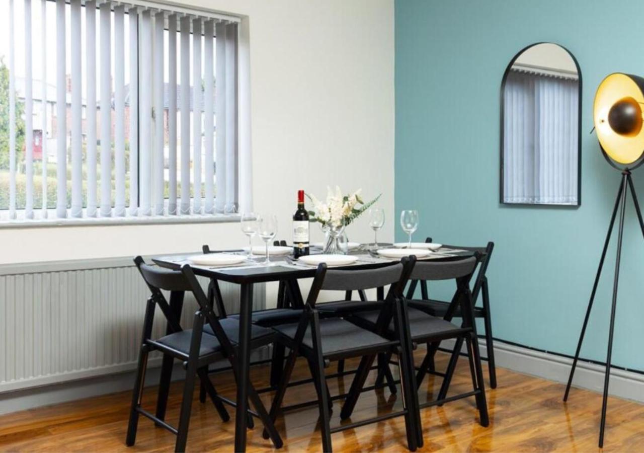 Comfortable 3 Bedrooms Leeds Beach House - Ideal For Family And Contractors - Free Parking For 2 Cars Bagian luar foto